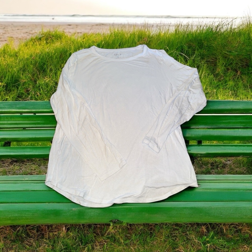 Women’s Long Sleeve White T Shirt (XL)